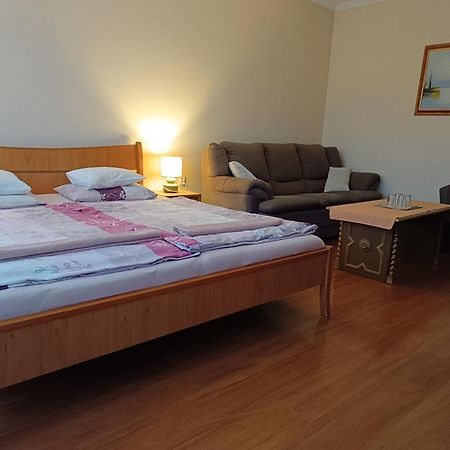 Bed and Breakfast Szilvia Panzio Gyomaendrőd Esterno foto
