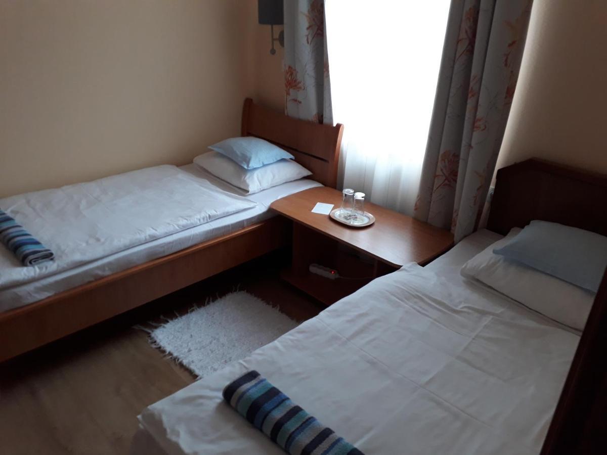Bed and Breakfast Szilvia Panzio Gyomaendrőd Esterno foto