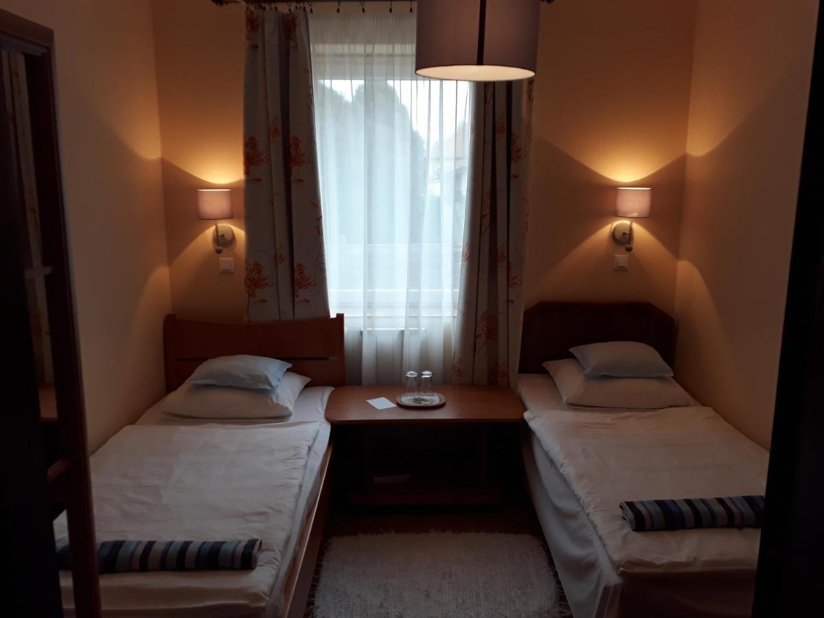 Bed and Breakfast Szilvia Panzio Gyomaendrőd Esterno foto