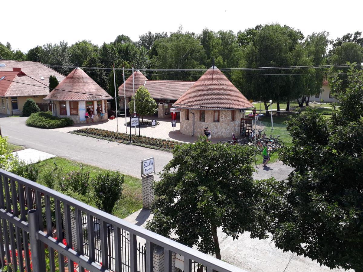 Bed and Breakfast Szilvia Panzio Gyomaendrőd Esterno foto