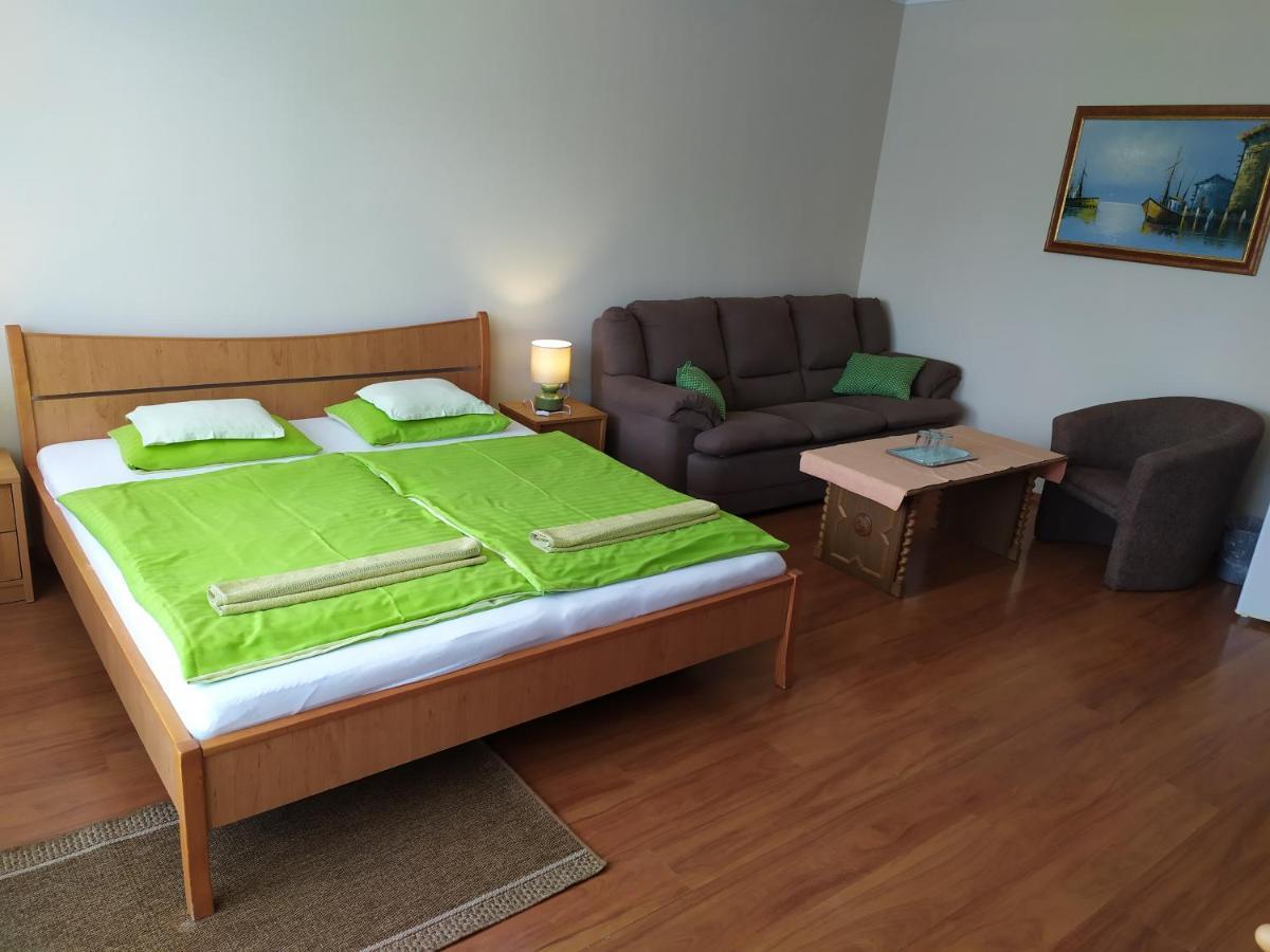 Bed and Breakfast Szilvia Panzio Gyomaendrőd Esterno foto