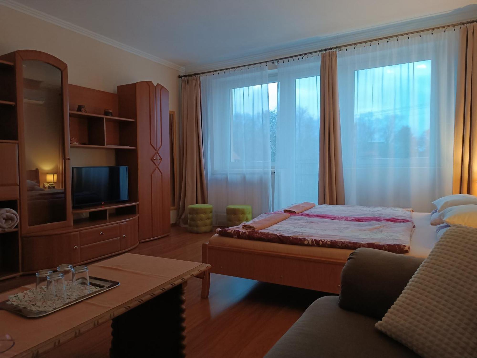 Bed and Breakfast Szilvia Panzio Gyomaendrőd Esterno foto